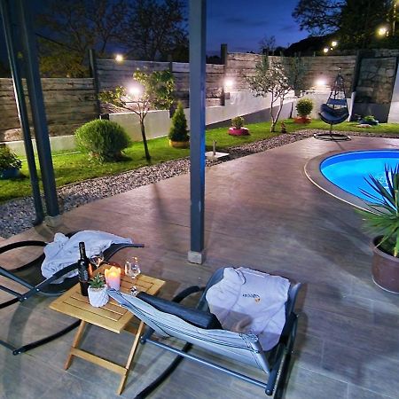 Holiday House Boost With Heated Pool Klis Luaran gambar