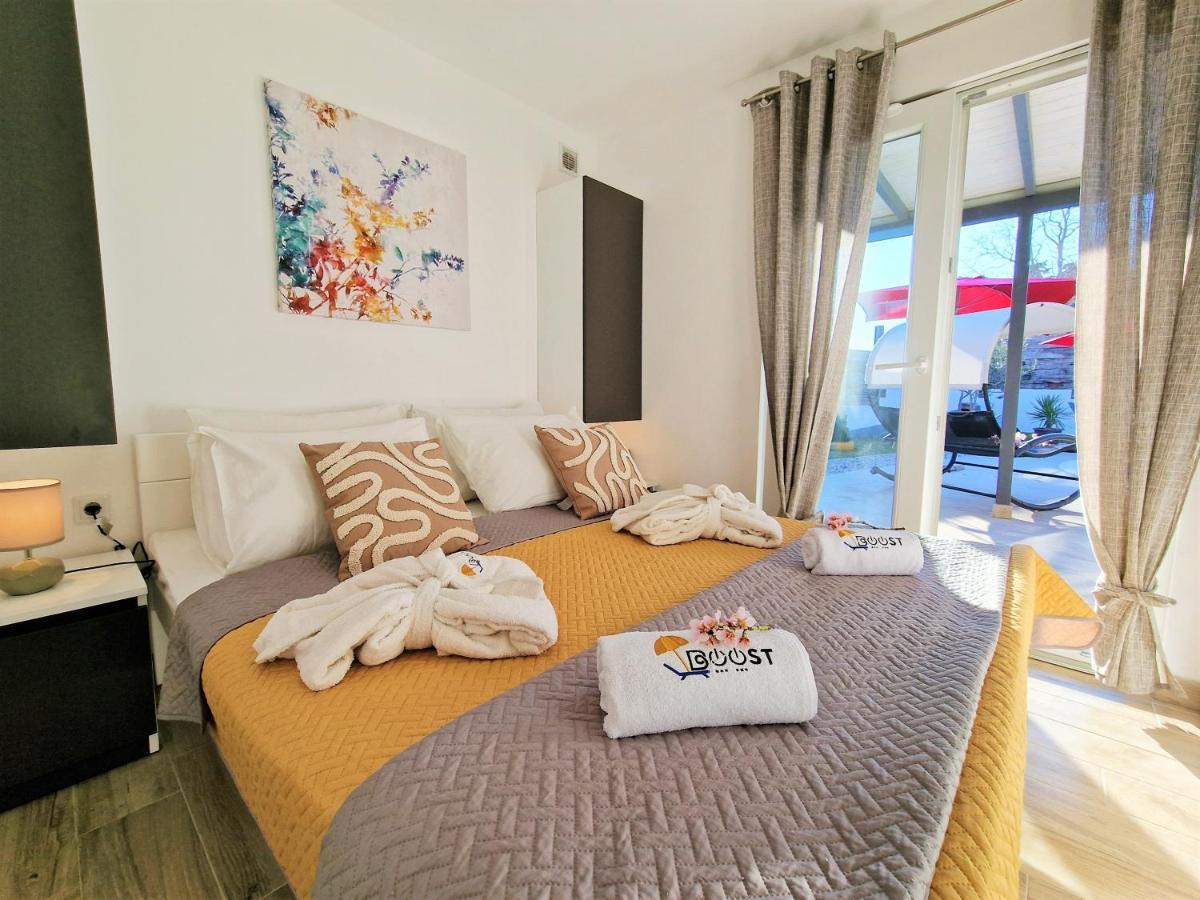 Holiday House Boost With Heated Pool Klis Luaran gambar
