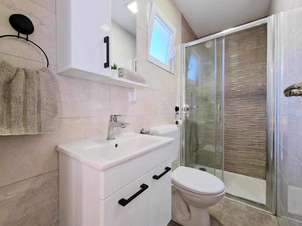 Holiday House Boost With Heated Pool Klis Luaran gambar