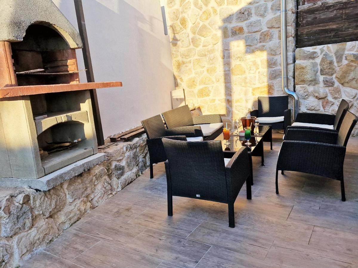 Holiday House Boost With Heated Pool Klis Luaran gambar