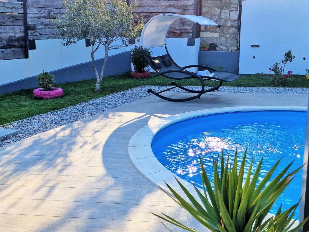 Holiday House Boost With Heated Pool Klis Luaran gambar
