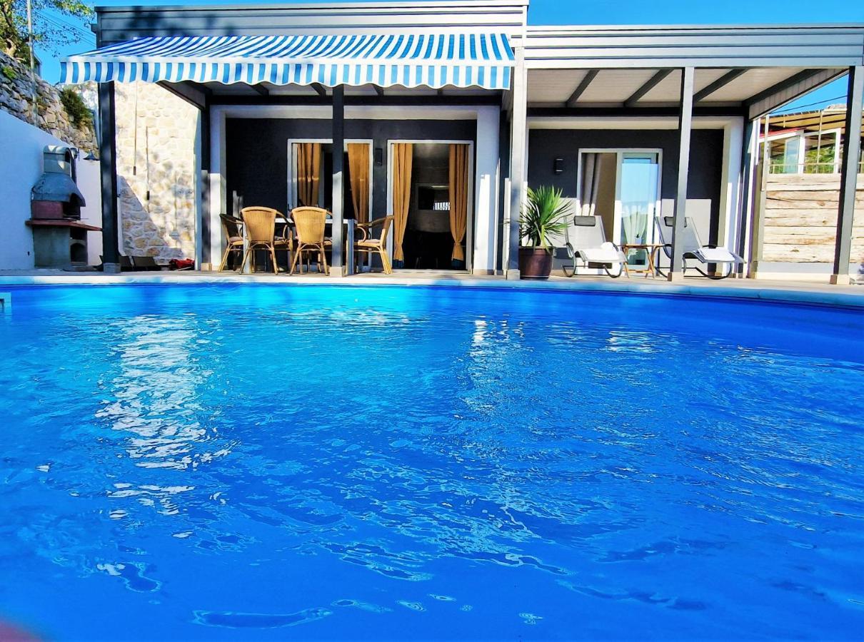 Holiday House Boost With Heated Pool Klis Luaran gambar