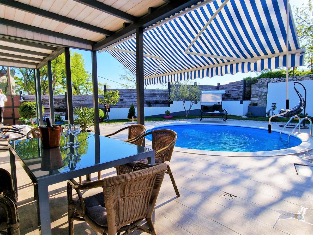 Holiday House Boost With Heated Pool Klis Luaran gambar