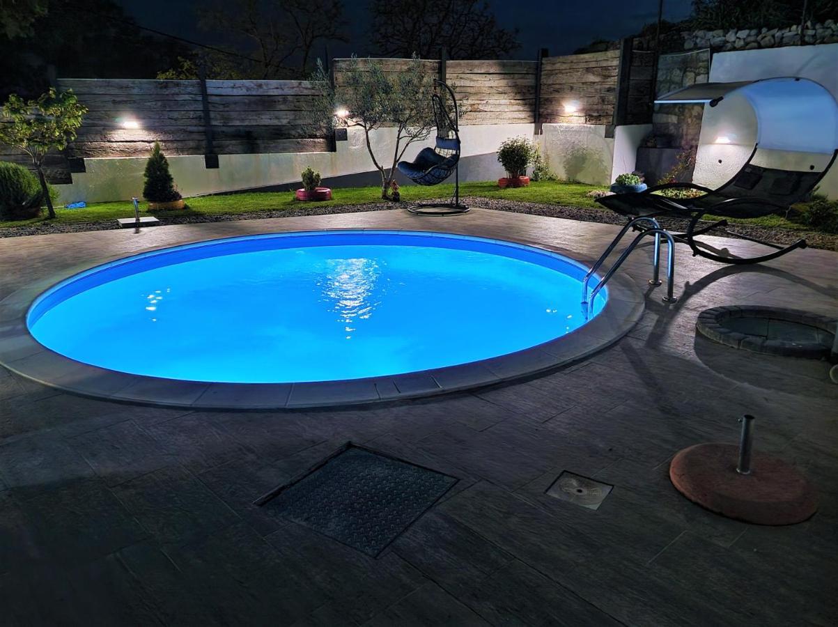 Holiday House Boost With Heated Pool Klis Luaran gambar