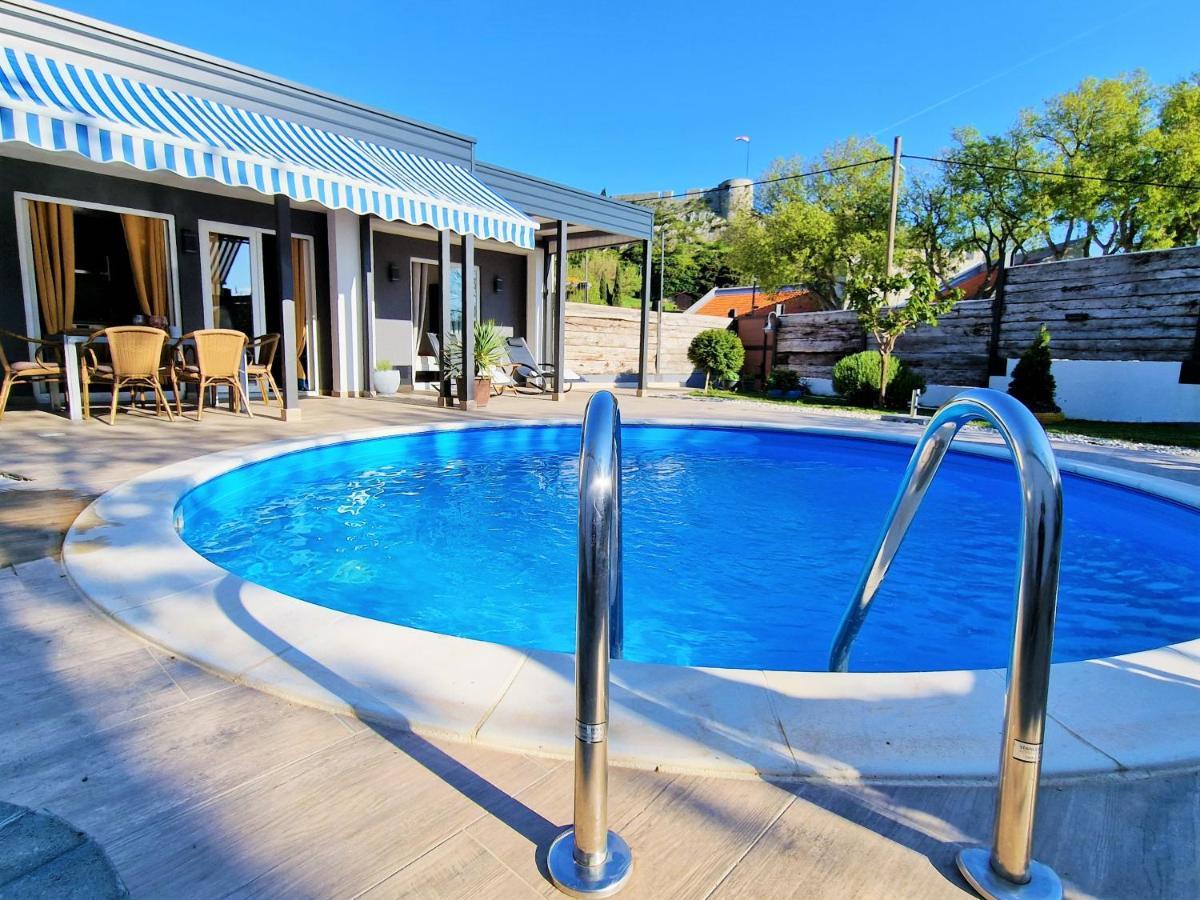 Holiday House Boost With Heated Pool Klis Luaran gambar