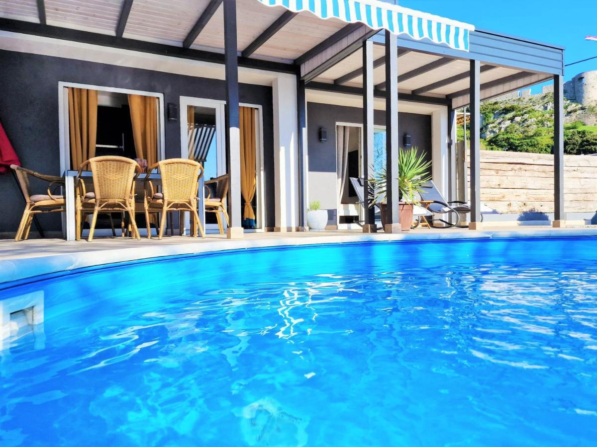 Holiday House Boost With Heated Pool Klis Luaran gambar